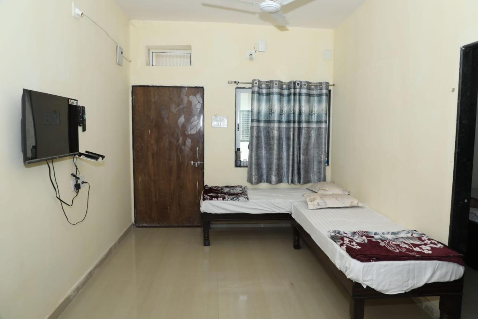 Aradhya Prime Home Stay Garudeshwar Exterior photo